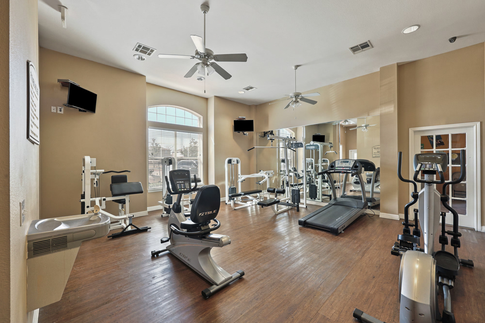 Worthington Point Crowley, TX (817) 2970952